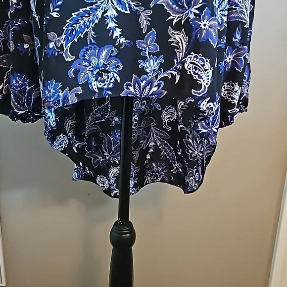 Short front, long back Shirt. - Picture 3 of 14